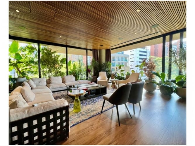 Apartamento de 2 alcobas en venta en El Poblado, Medellín, 238 m² · foto 2 de 12