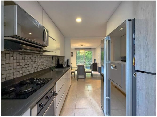 Casa de 3 alcobas en venta en Loma Del Esmeraldal, Medellín, 198 m² · foto 3 de 13