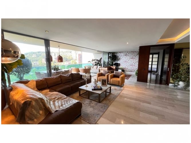 Apartamento de 3 alcobas en venta en El Poblado, Medellín, 245 m² · foto 2 de 17