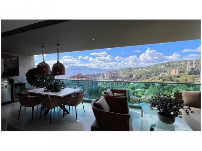 Apartamento de 3 alcobas en venta en El Poblado, Medellín, 245 m² · foto 3 de 17