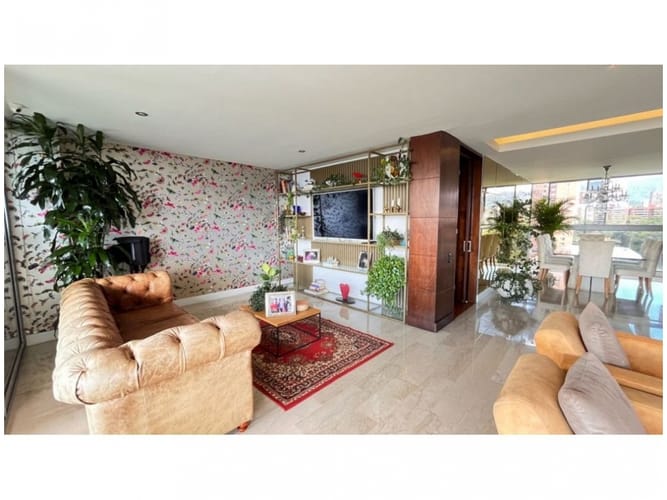 Apartamento de 3 alcobas en venta en El Poblado, Medellín, 245 m² · foto 4 de 17