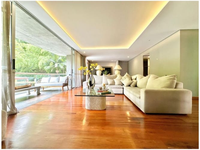 Apartamento en venta en El Poblado, Medellín · foto 2 de 24
