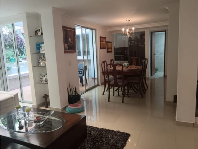 Casa de 3 alcobas en venta en El Poblado, Medellín, 148 m² · foto 22 de 24