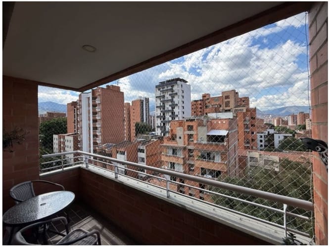Apartamento de 4 alcobas en venta en Laureles, Medellín, 108 m² · foto 4 de 15