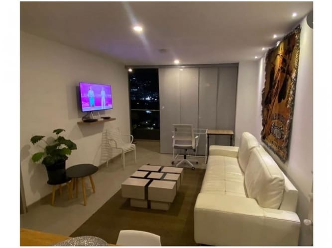 Apartaestudio en venta en El Poblado, Medellín, 55 m² · foto 2 de 18
