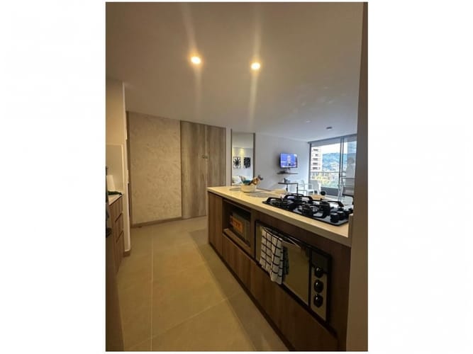 Apartaestudio en venta en El Poblado, Medellín, 55 m² · foto 3 de 18
