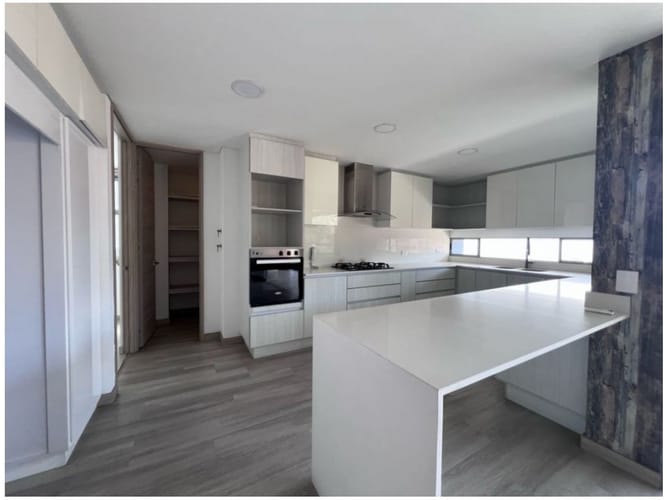 Apartamento de 3 alcobas en venta en La Pradera, Medellín, 250 m² · foto 8 de 24