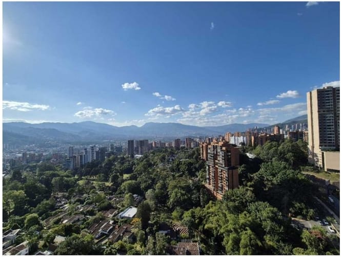 Apartamento de 3 alcobas en venta en San Lucas, Medellín, 217 m² · foto 2 de 24