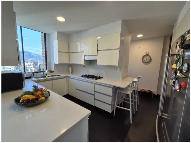 Apartamento de 3 alcobas en venta en San Lucas, Medellín, 217 m² · foto 8 de 24