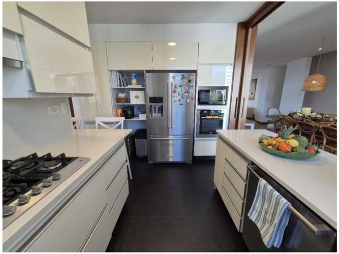 Apartamento de 3 alcobas en venta en San Lucas, Medellín, 217 m² · foto 9 de 24