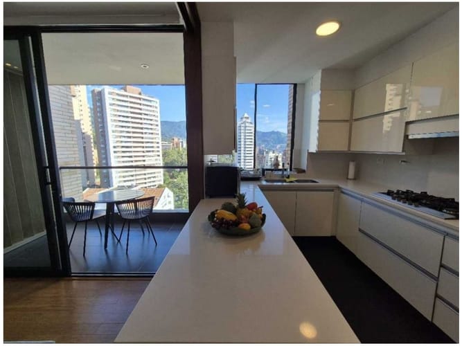 Apartamento de 3 alcobas en venta en San Lucas, Medellín, 217 m² · foto 10 de 24