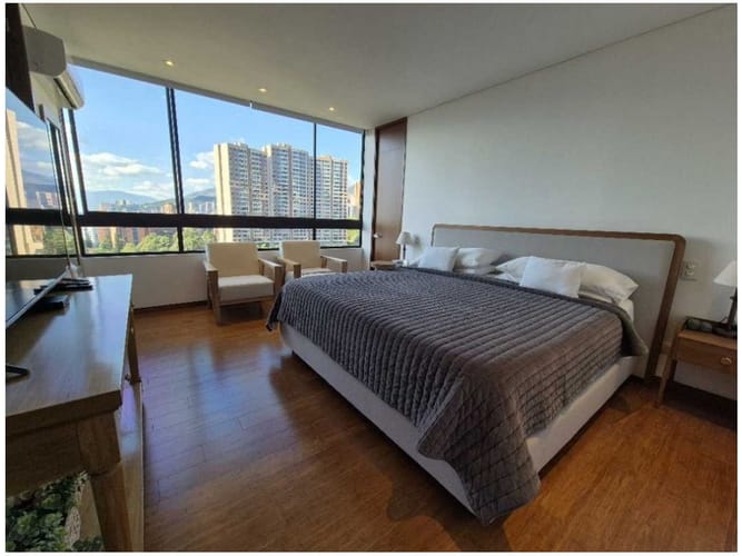 Apartamento de 3 alcobas en venta en San Lucas, Medellín, 217 m² · foto 12 de 24
