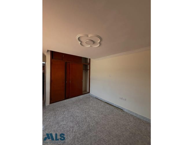 Apartamento de 6 alcobas en venta en La America, Medellín, 218 m² · foto 3 de 12
