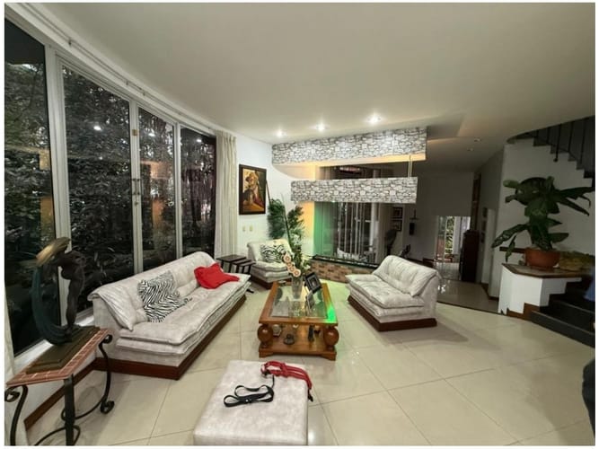 Casa de 5 alcobas en venta en Loma De San Jose, Sabaneta, 420 m² · foto 2 de 22