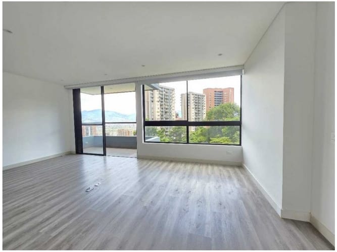 Apartaestudio en venta en El Poblado, Medellín, 57 m² · foto 2 de 24