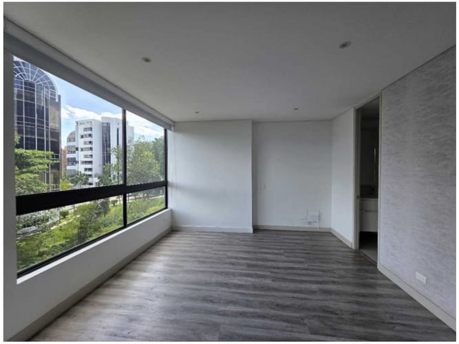 Apartaestudio en venta en El Poblado, Medellín, 57 m² · foto 3 de 24