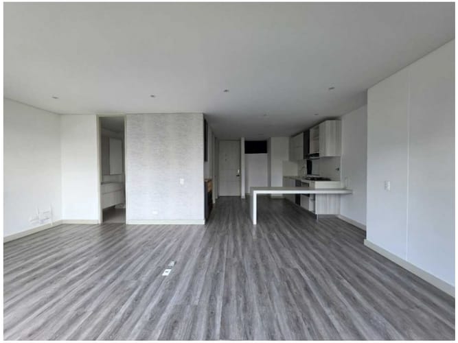 Apartaestudio en venta en El Poblado, Medellín, 57 m² · foto 6 de 24