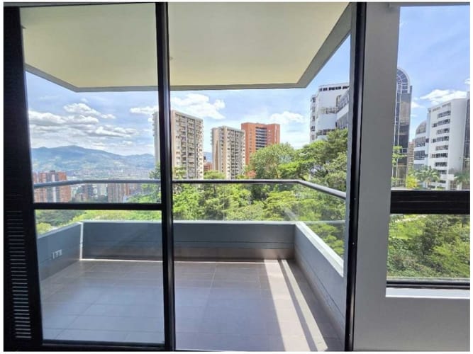 Apartaestudio en venta en El Poblado, Medellín, 57 m² · foto 7 de 24