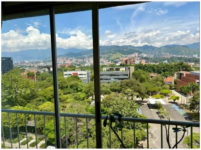 Apartamento de 4 alcobas en venta en La Aguacatala, Medellín, 140 m² · foto 3 de 18