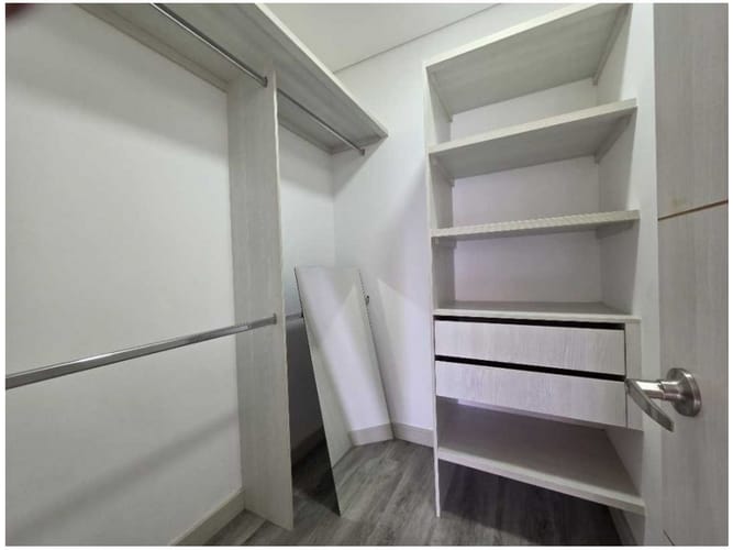 Apartaestudio en venta en El Poblado, Medellín, 57 m² · foto 16 de 24