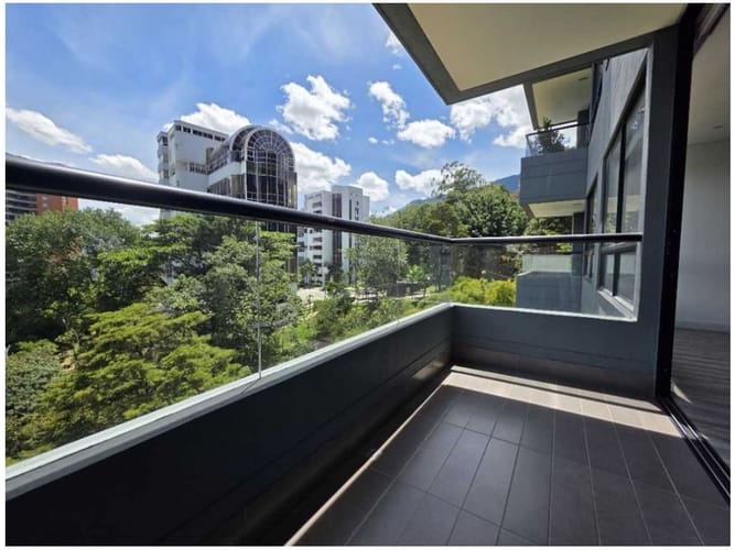 Apartaestudio en venta en El Poblado, Medellín, 57 m² · foto 19 de 24