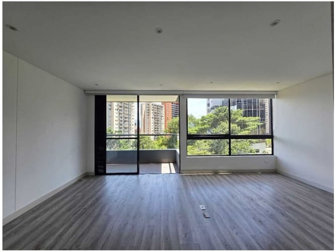 Apartaestudio en venta en El Poblado, Medellín, 57 m² · foto 21 de 24