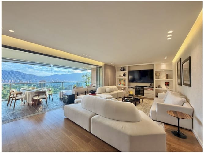 Apartamento de 3 alcobas en venta en El Poblado, Medellín, 311 m² · foto 1 de 24