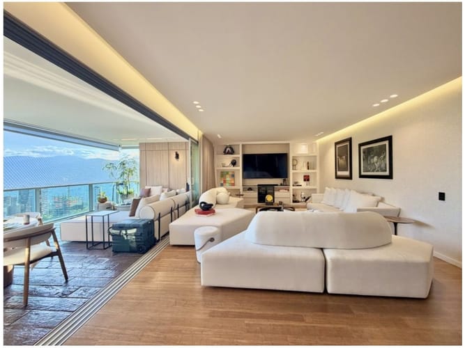 Apartamento de 3 alcobas en venta en El Poblado, Medellín, 311 m² · foto 2 de 24