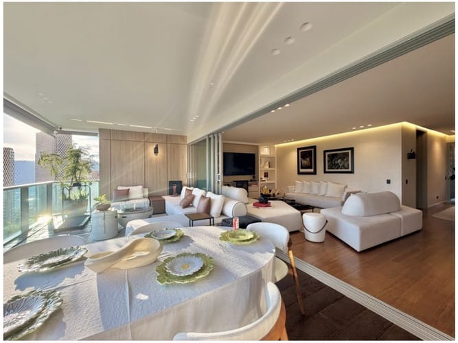Apartamento de 3 alcobas en venta en El Poblado, Medellín, 311 m² · foto 4 de 24