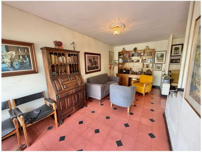 Casa de 8 alcobas en venta en Florida Nueva, Medellín, 331 m² · foto 2 de 23