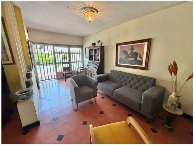 Casa de 8 alcobas en venta en Florida Nueva, Medellín, 331 m² · foto 3 de 23