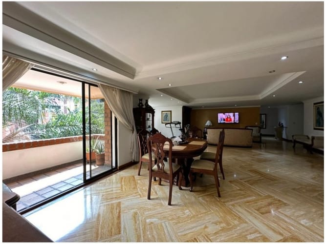 Apartamento de 6 alcobas en venta en Laureles, Medellín, 348 m² · foto 4 de 24