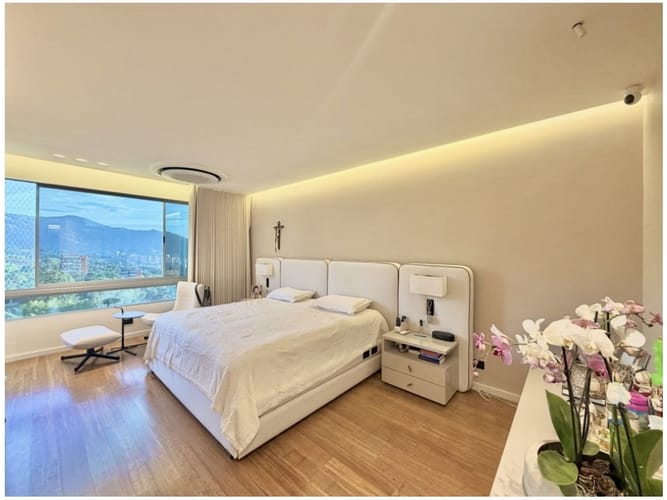 Apartamento de 3 alcobas en venta en El Poblado, Medellín, 311 m² · foto 21 de 24
