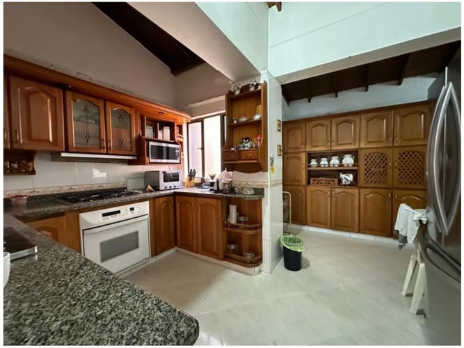 Apartamento de 6 alcobas en venta en Laureles, Medellín, 348 m² · foto 8 de 24