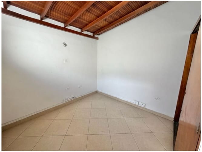 Casa de 8 alcobas en venta en Florida Nueva, Medellín, 331 m² · foto 18 de 23