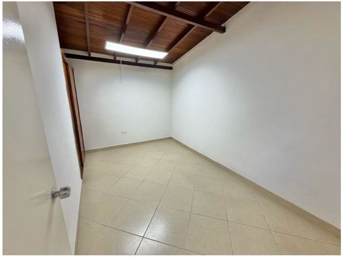 Casa de 8 alcobas en venta en Florida Nueva, Medellín, 331 m² · foto 21 de 23