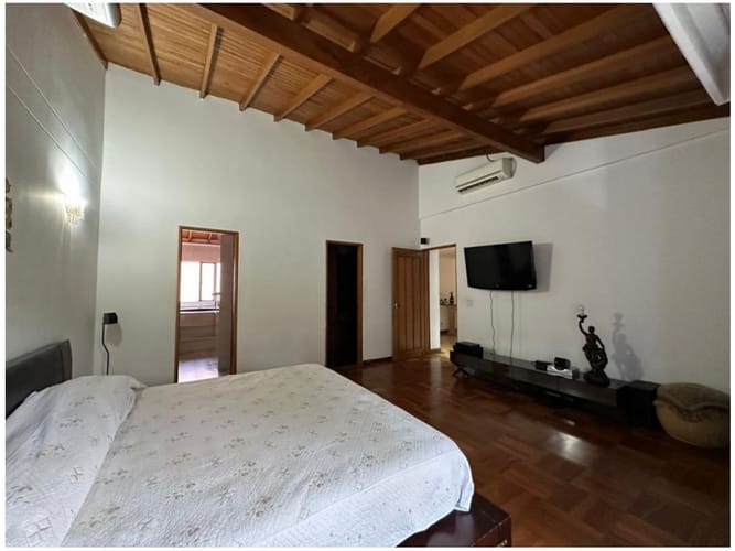 Apartamento de 6 alcobas en venta en Laureles, Medellín, 348 m² · foto 17 de 24