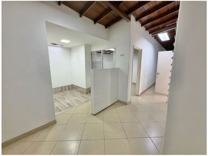 Casa de 8 alcobas en venta en Florida Nueva, Medellín, 331 m² · foto 22 de 23