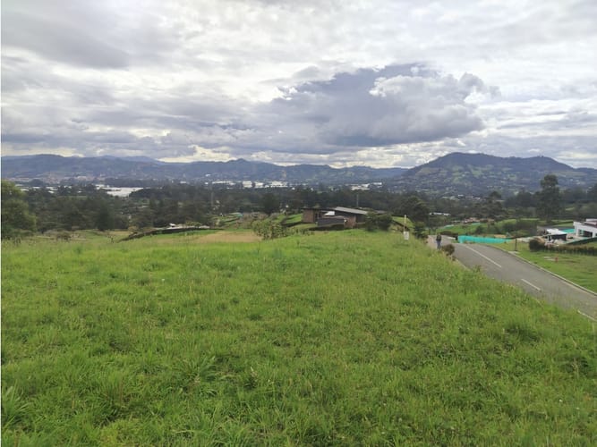 Lote en venta en Guamito, La Ceja, 2602 m² · foto 3 de 15