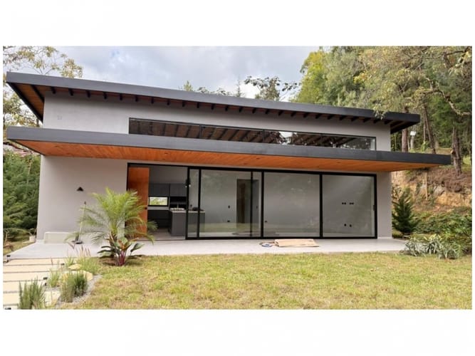 Finca en venta en Guarne, 200 m² · foto 2 de 24