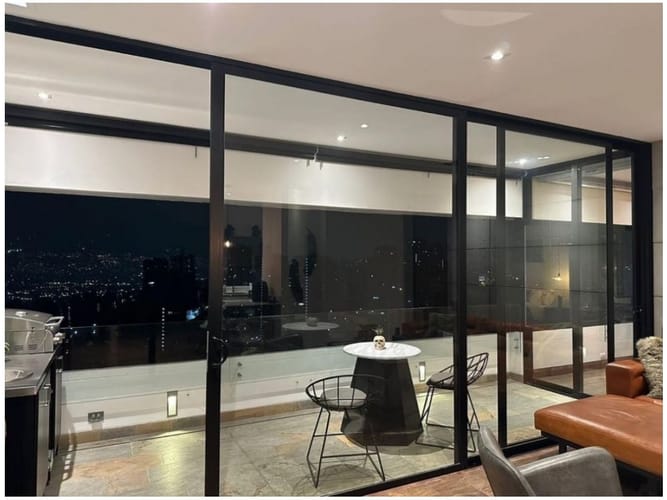 Apartamento de 2 alcobas en venta en El Poblado, Medellín, 118 m² · foto 2 de 18