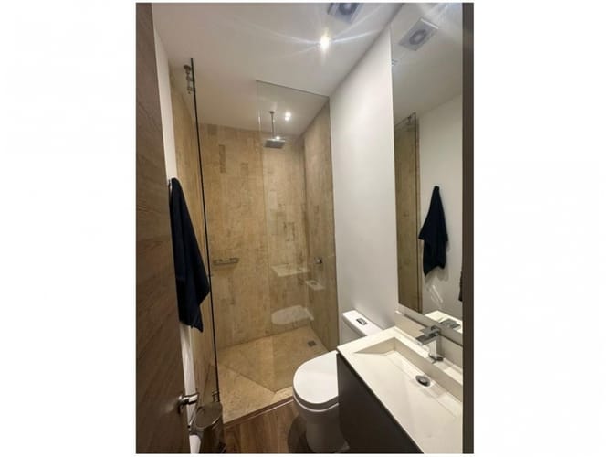Apartamento de 2 alcobas en venta en El Poblado, Medellín, 118 m² · foto 16 de 18