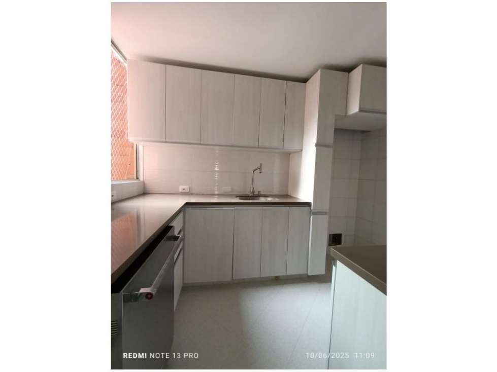 Apartamento en venta en Laureles, Medellín · foto 8 de 24