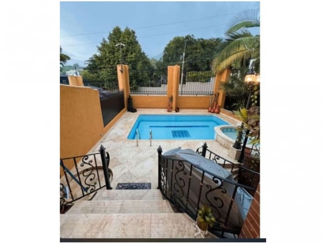 Casa de 4 alcobas en venta en Loma Del Escobero, Envigado, 382 m² · foto 2 de 24
