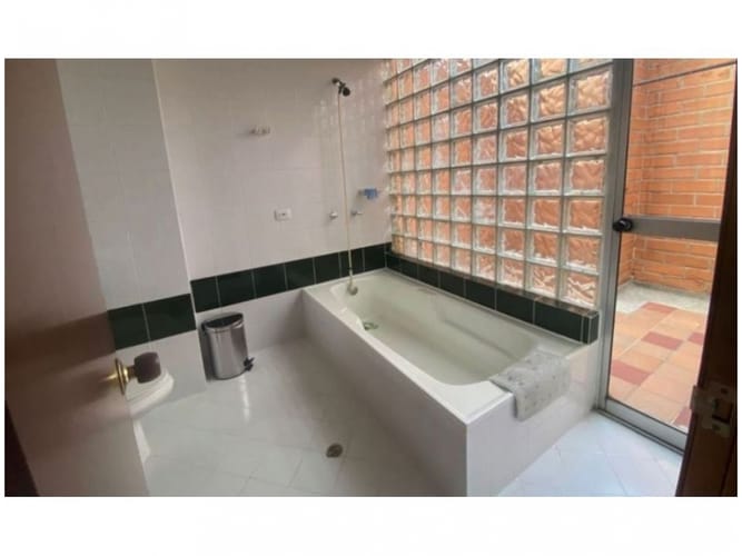 Apartamento de 3 alcobas en venta en Los Balsos, Medellín, 189 m² · foto 14 de 22
