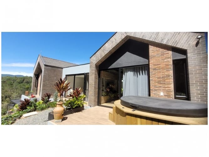 Casa de 4 alcobas en venta en Pantanillo, El Retiro, 1191 m² · foto 2 de 24