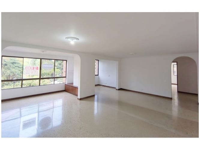 Apartamento de 3 alcobas en venta en El Poblado, Medellín, 138 m² · foto 2 de 21