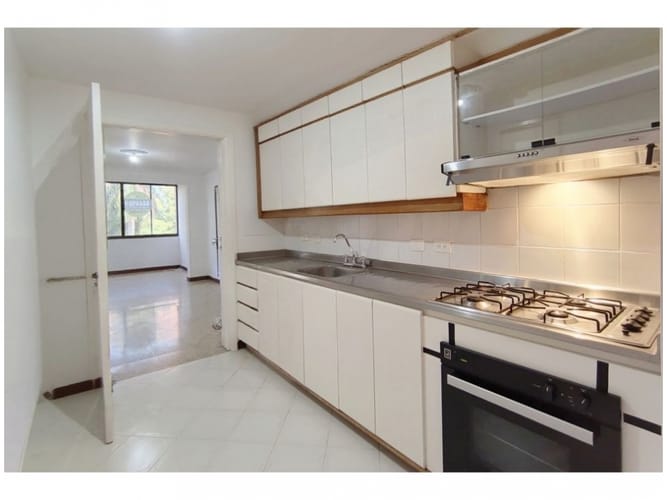 Apartamento de 3 alcobas en venta en El Poblado, Medellín, 138 m² · foto 6 de 21