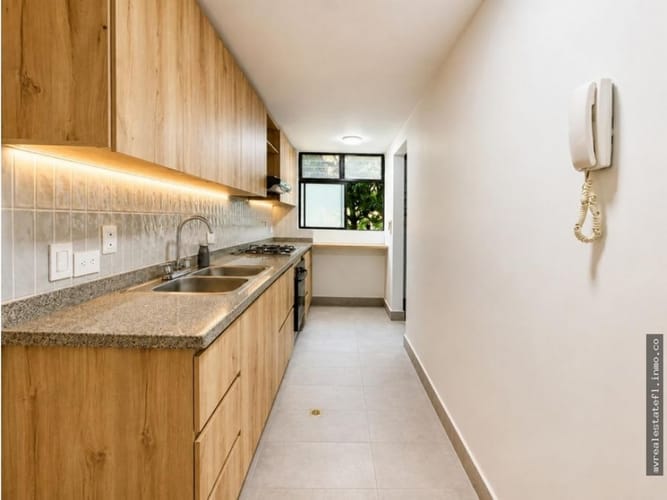 Apartamento de 3 alcobas en venta en El Poblado, Medellín, 140 m² · foto 3 de 11