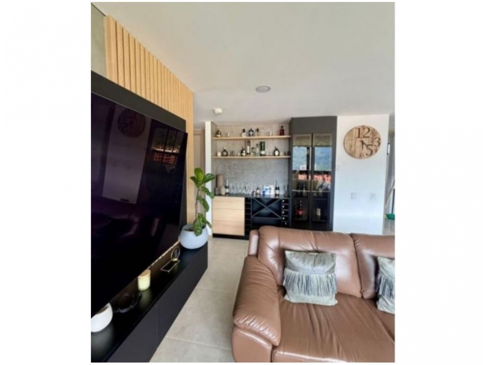 Apartamento en venta en Loma De Las Brujas, Envigado · foto 2 de 11